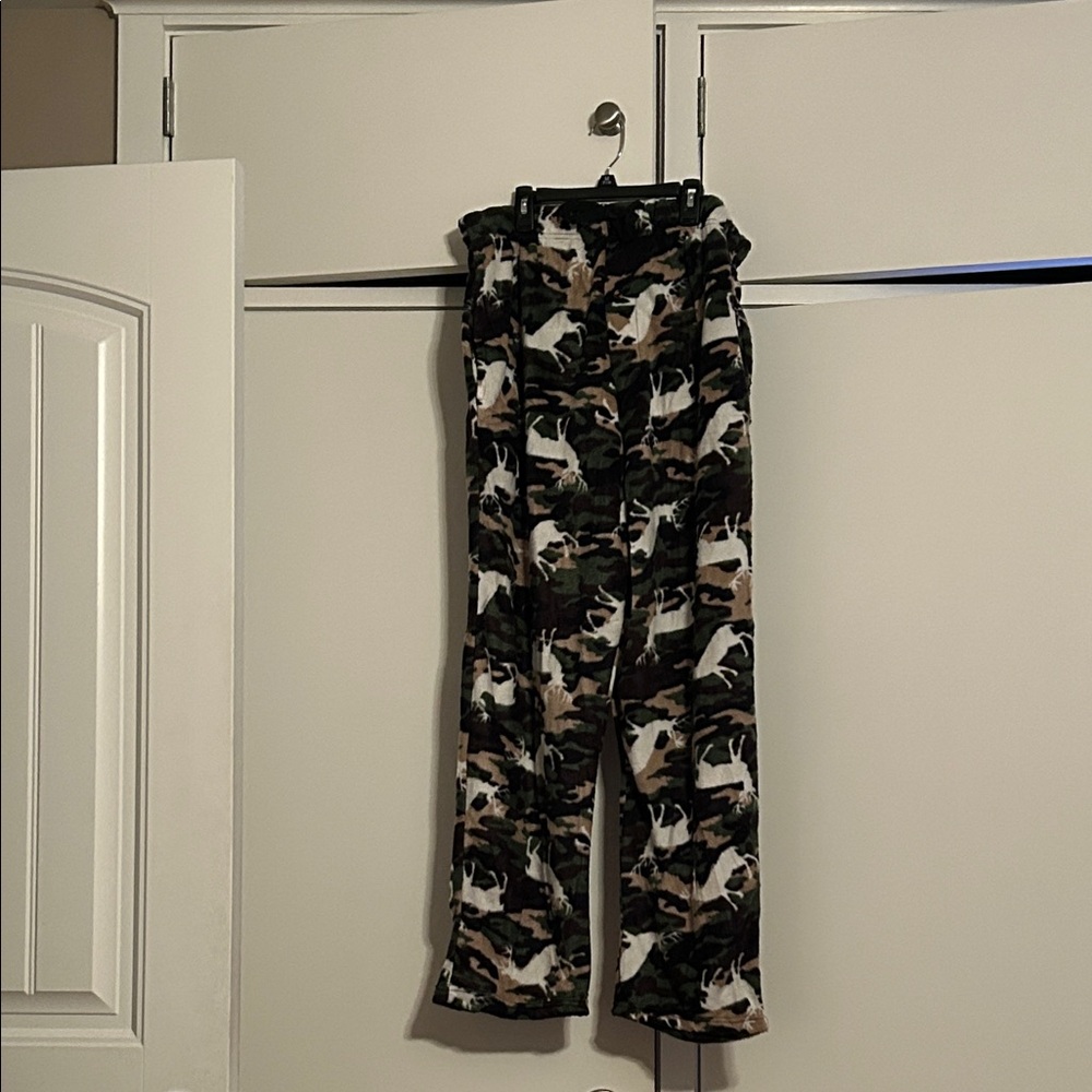 Essentials Men's Camouflage Cargo Pants